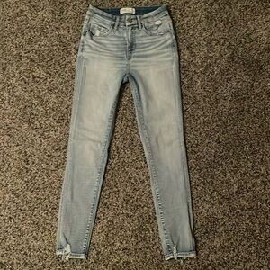 BKE Denim Billie Slim fit high rise ankle skinny. Worn twice. Stretchy.